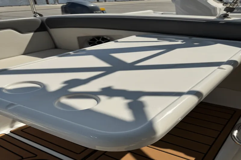 Slide: The Image of Sea Ray 300 SUNDECK 2011 - 58