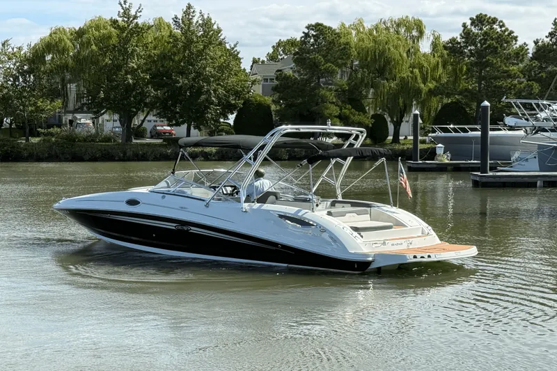Slide: The Image of Sea Ray 300 SUNDECK 2011 - 6