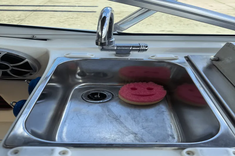 Slide: The Image of Sea Ray 300 SUNDECK 2011 - 60