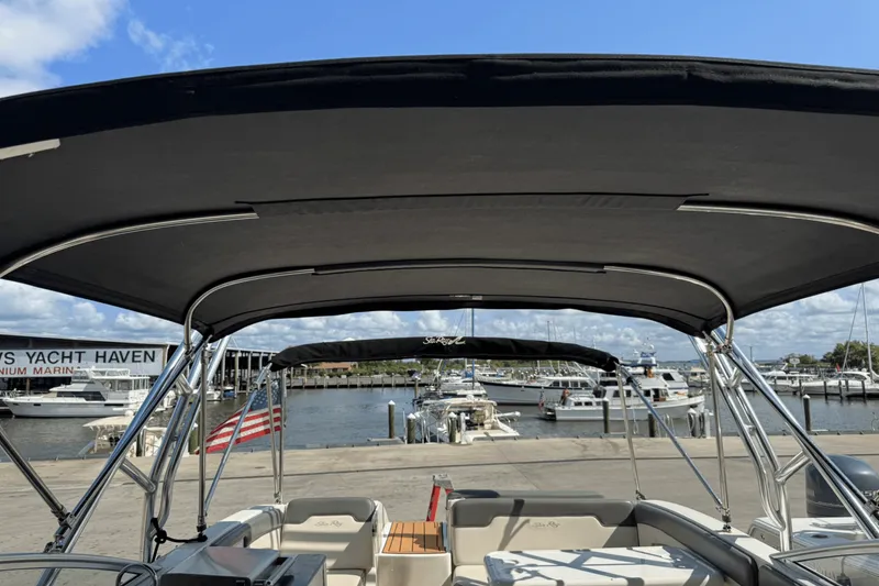 Slide: The Image of Sea Ray 300 SUNDECK 2011 - 61