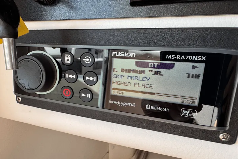 Slide: The Image of Sea Ray 300 SUNDECK 2011 - 74