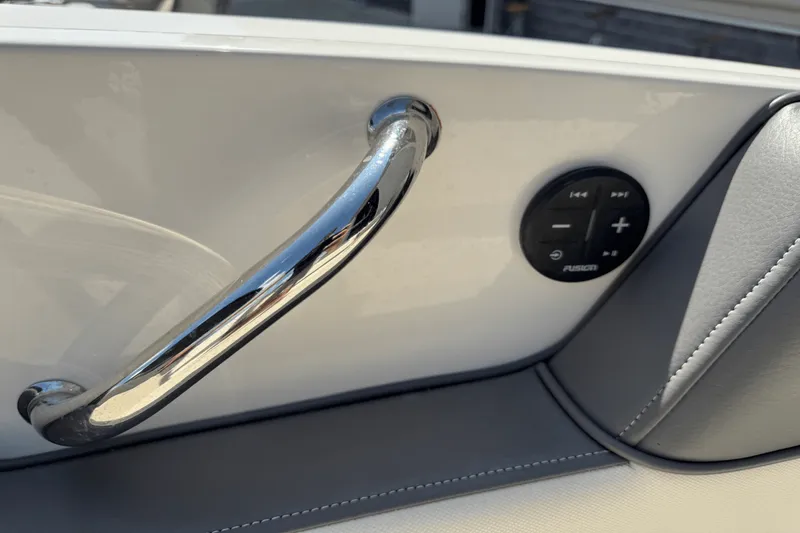 Slide: The Image of Sea Ray 300 SUNDECK 2011 - 76