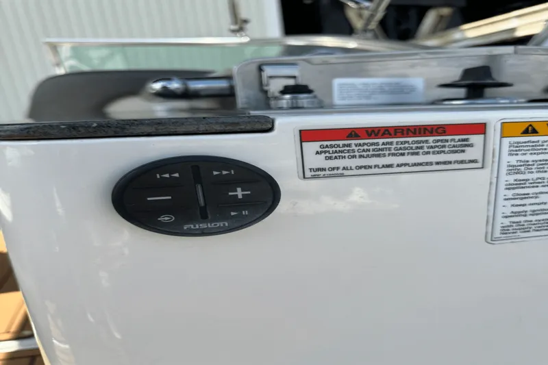 Slide: The Image of Sea Ray 300 SUNDECK 2011 - 77