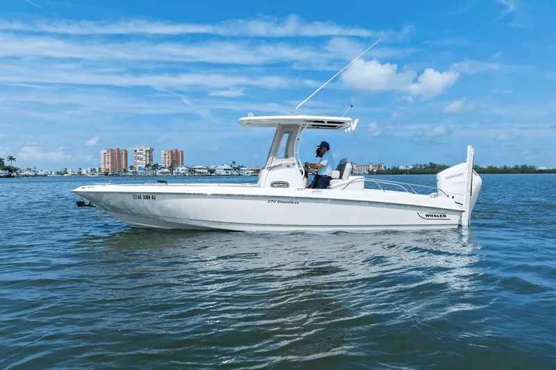 Slide: The Image of Boston Whaler 270 DAUNTLESS 2018 - 15