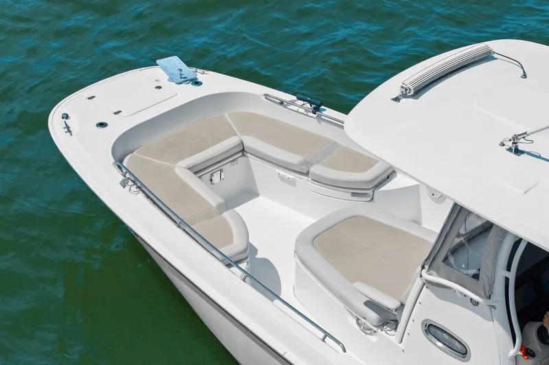 Slide: The Image of Boston Whaler 270 DAUNTLESS 2018 - 17