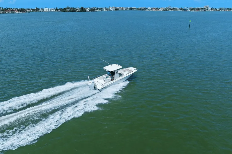 Slide: The Image of Boston Whaler 270 DAUNTLESS 2018 - 21