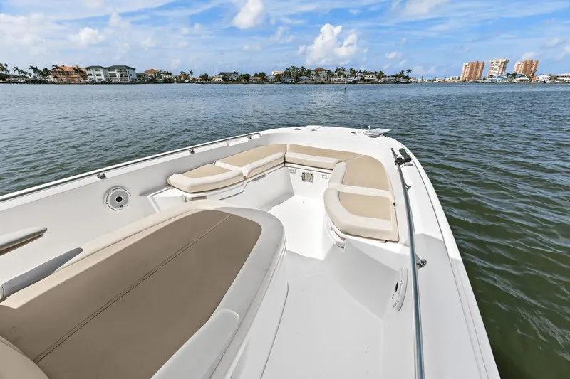 Slide: The Image of Boston Whaler 270 DAUNTLESS 2018 - 32