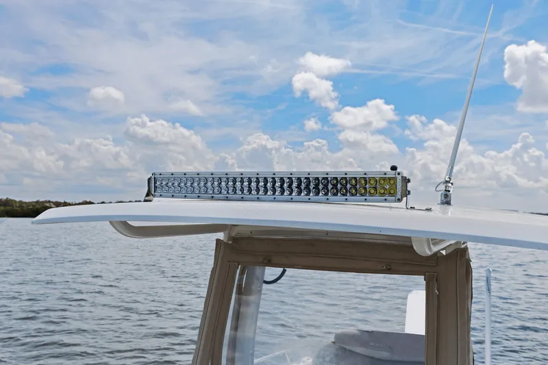 Slide: The Image of Boston Whaler 270 DAUNTLESS 2018 - 37