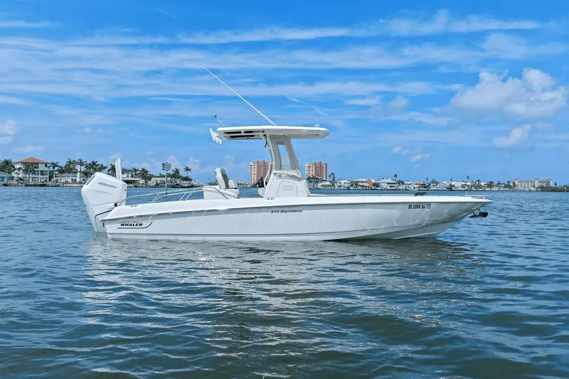 Slide: The Image of Boston Whaler 270 DAUNTLESS 2018 - 4