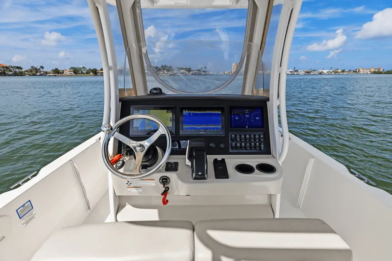 Slide: The Image of Boston Whaler 270 DAUNTLESS 2018 - 48