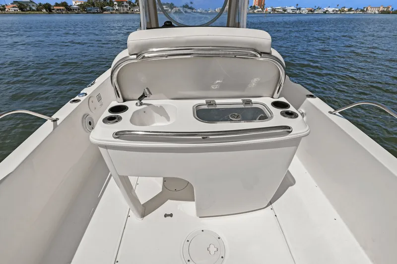 Slide: The Image of Boston Whaler 270 DAUNTLESS 2018 - 49