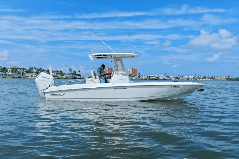 Slide: The Image of Boston Whaler 270 DAUNTLESS 2018 - 5