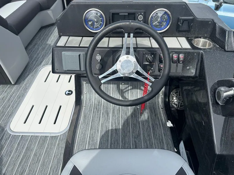 Slide: The Image of Premier 230 Sunsation RL 2025 - 4