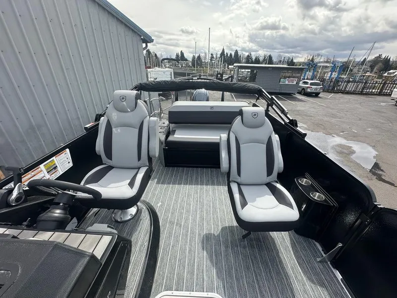 Slide: The Image of Premier 230 Sunsation RL 2025 - 7