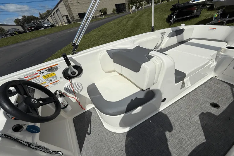 Slide: The Image of Bayliner 180 ELEMENT 2020 - 10