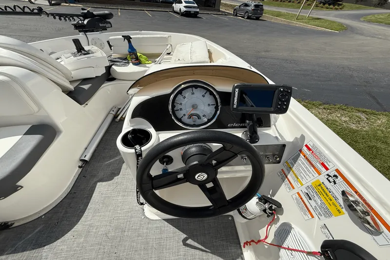 Slide: The Image of Bayliner 180 ELEMENT 2020 - 12