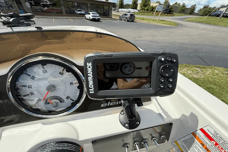 Slide: The Image of Bayliner 180 ELEMENT 2020 - 13