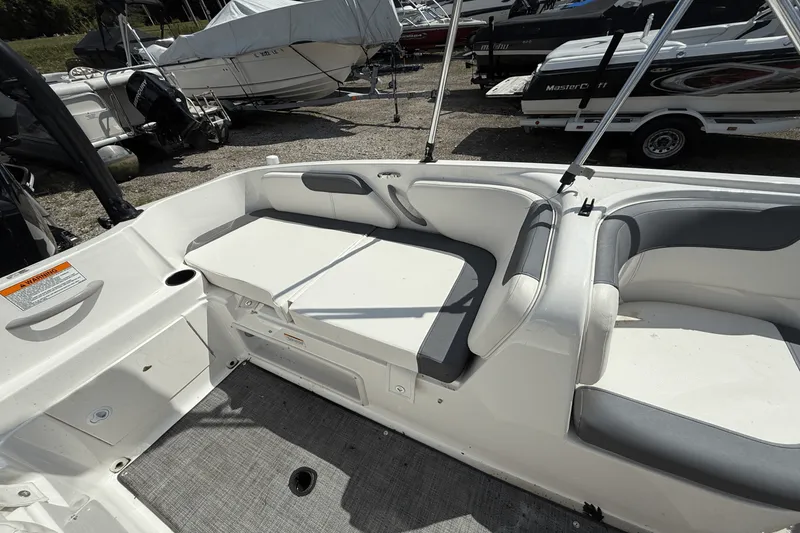 Slide: The Image of Bayliner 180 ELEMENT 2020 - 17