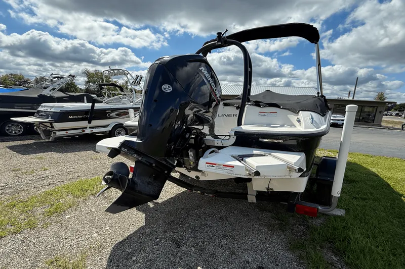 Slide: The Image of Bayliner 180 ELEMENT 2020 - 2