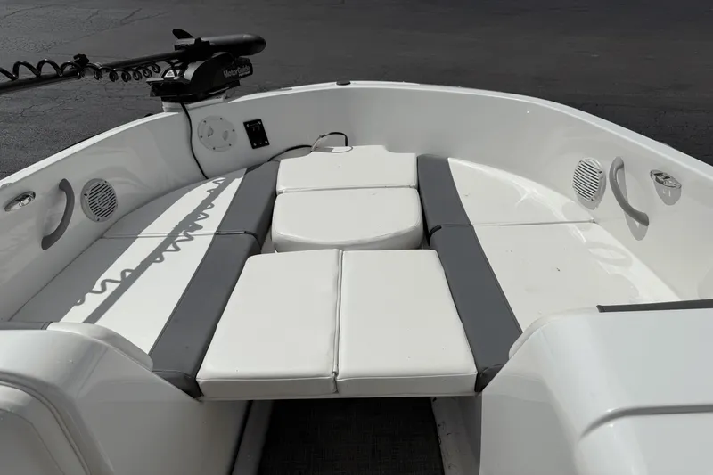 Slide: The Image of Bayliner 180 ELEMENT 2020 - 21