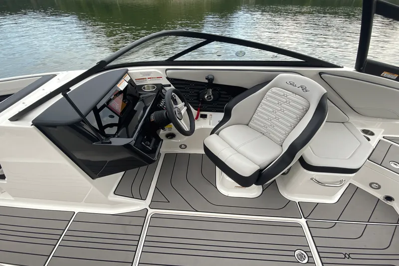 Slide: The Image of Sea Ray 210 SPX 2024 - 14