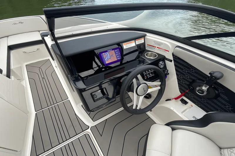 Slide: The Image of Sea Ray 210 SPX 2024 - 15