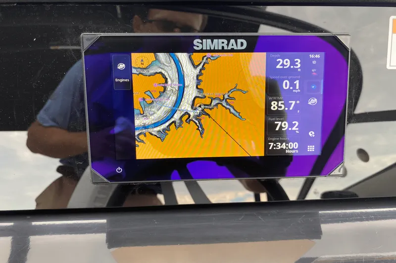 Slide: The Image of Sea Ray 210 SPX 2024 - 16