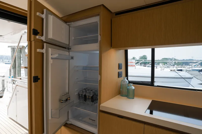 Slide: The Image of Azimut Fly 62 2026 - 10