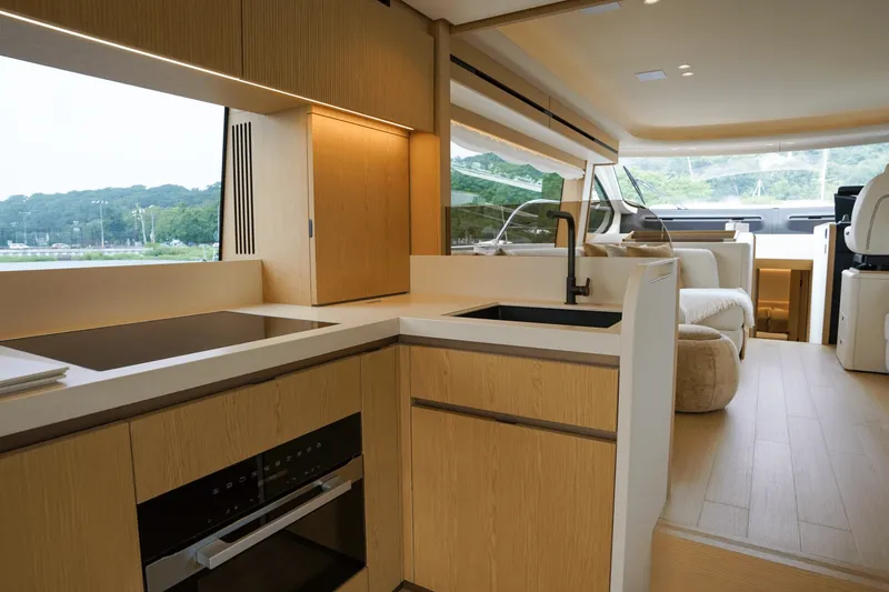 Slide: The Image of Azimut Fly 62 2026 - 12