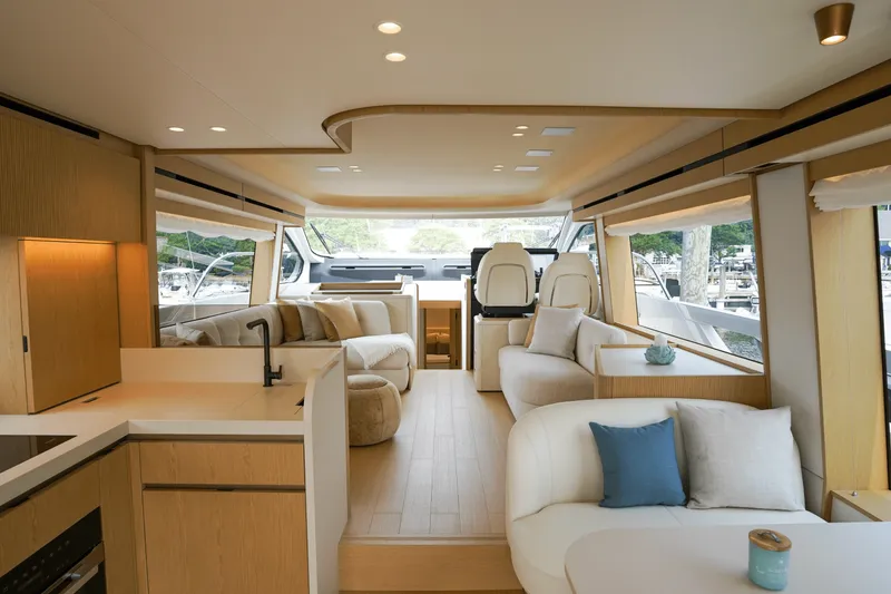 Slide: The Image of Azimut Fly 62 2026 - 14