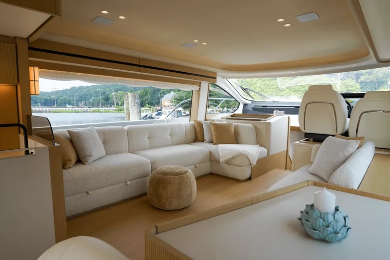 Slide: The Image of Azimut Fly 62 2026 - 16