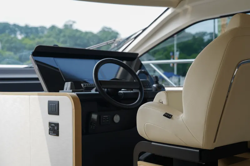 Slide: The Image of Azimut Fly 62 2026 - 23