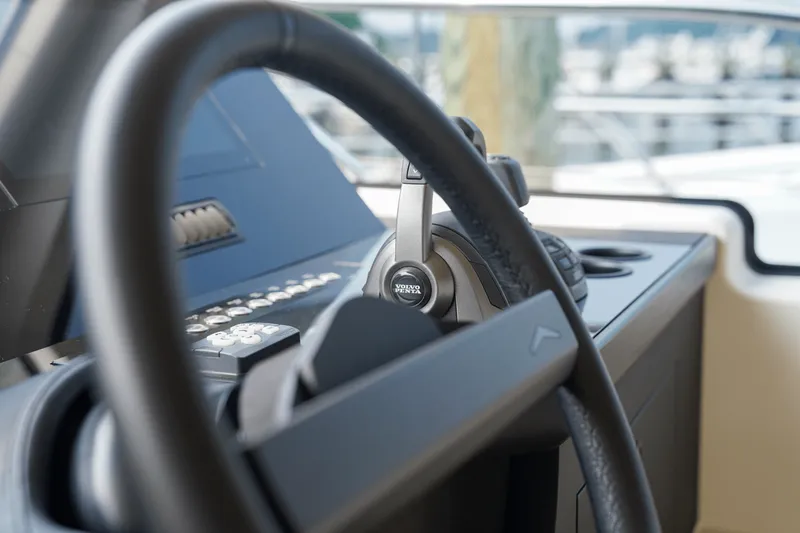 Slide: The Image of Azimut Fly 62 2026 - 24