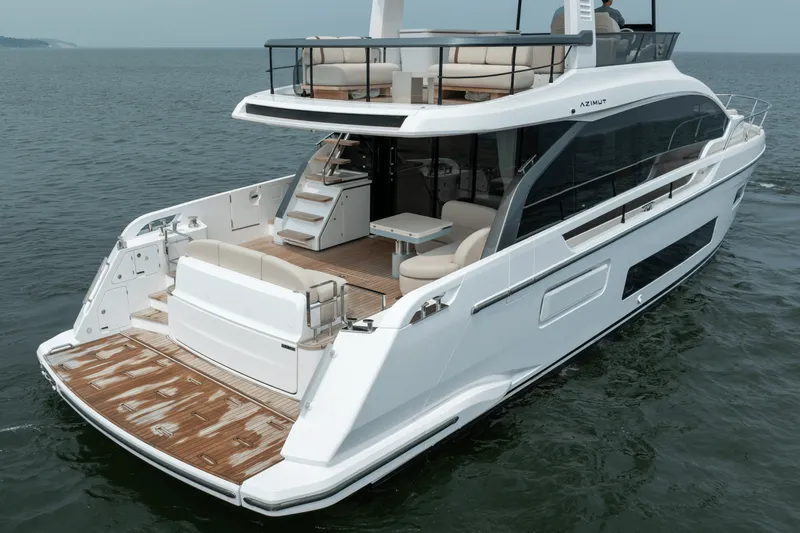 Slide: The Image of Azimut Fly 62 2026 - 64
