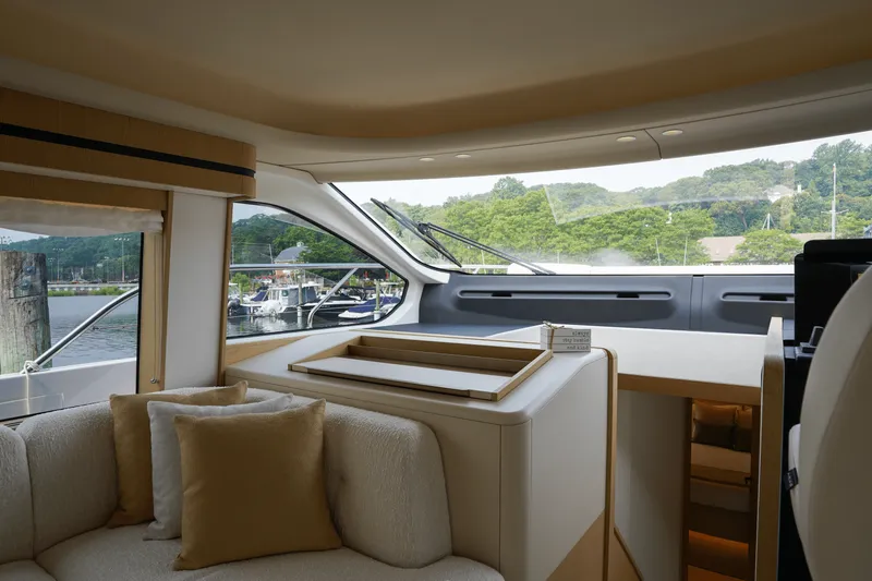 Slide: The Image of Azimut Fly 62 2026 - 25