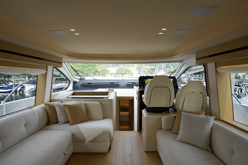 Slide: The Image of Azimut Fly 62 2026 - 26