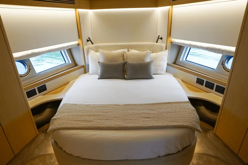 Slide: The Image of Azimut Fly 62 2026 - 27