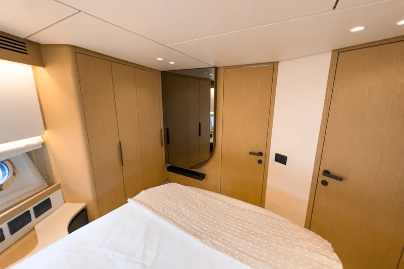 Slide: The Image of Azimut Fly 62 2026 - 30