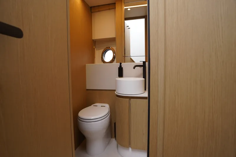 Slide: The Image of Azimut Fly 62 2026 - 32