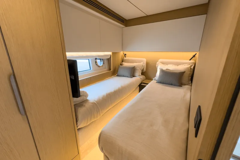 Slide: The Image of Azimut Fly 62 2026 - 33