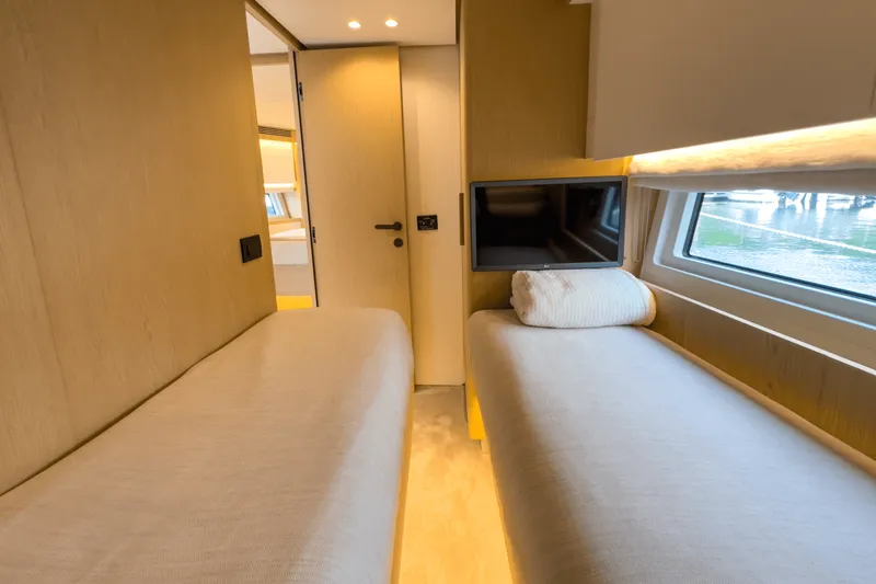 Slide: The Image of Azimut Fly 62 2026 - 35