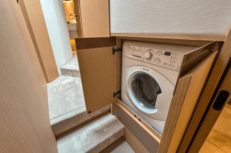 Slide: The Image of Azimut Fly 62 2026 - 36