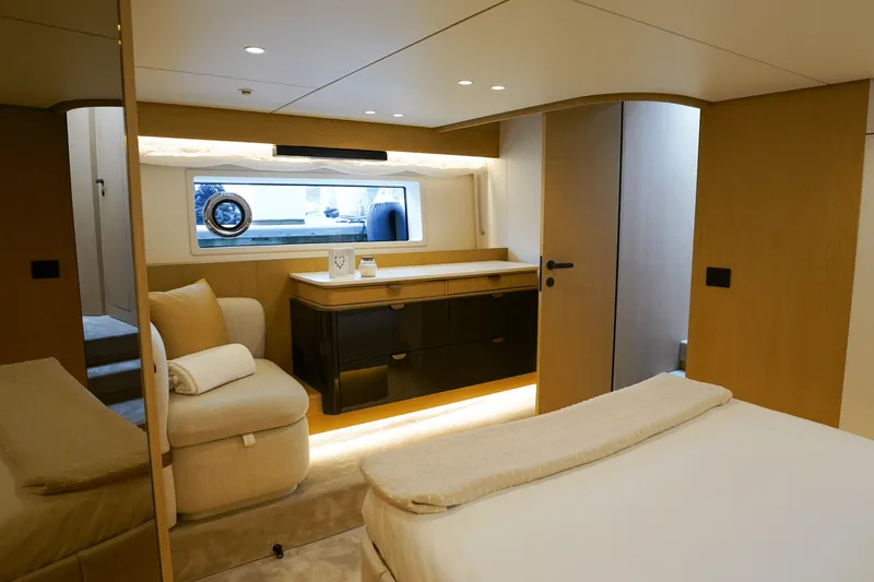 Slide: The Image of Azimut Fly 62 2026 - 39