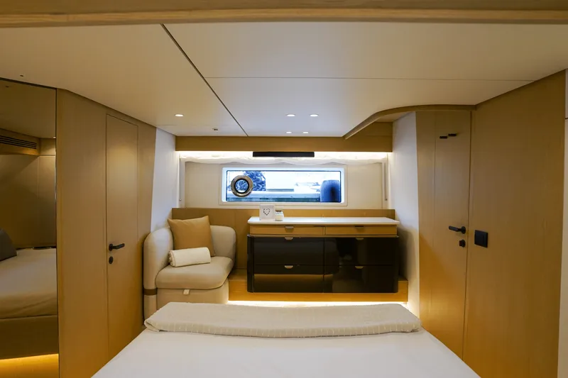 Slide: The Image of Azimut Fly 62 2026 - 48