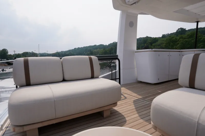 Slide: The Image of Azimut Fly 62 2026 - 67