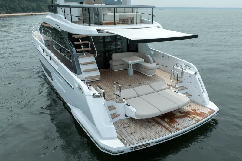 Slide: The Image of Azimut Fly 62 2026 - 7