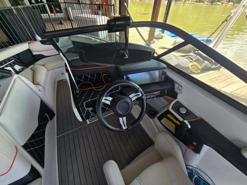 Slide: The Image of Nautique Super Air GS20 2018 - 13