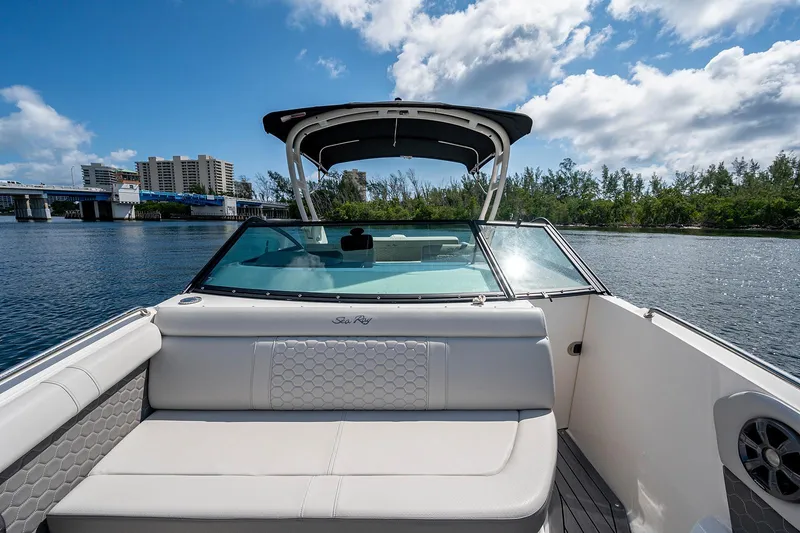 Slide: The Image of 2021 Sea Ray 25 SDX boat interior with seating, on a sunny day. - 19