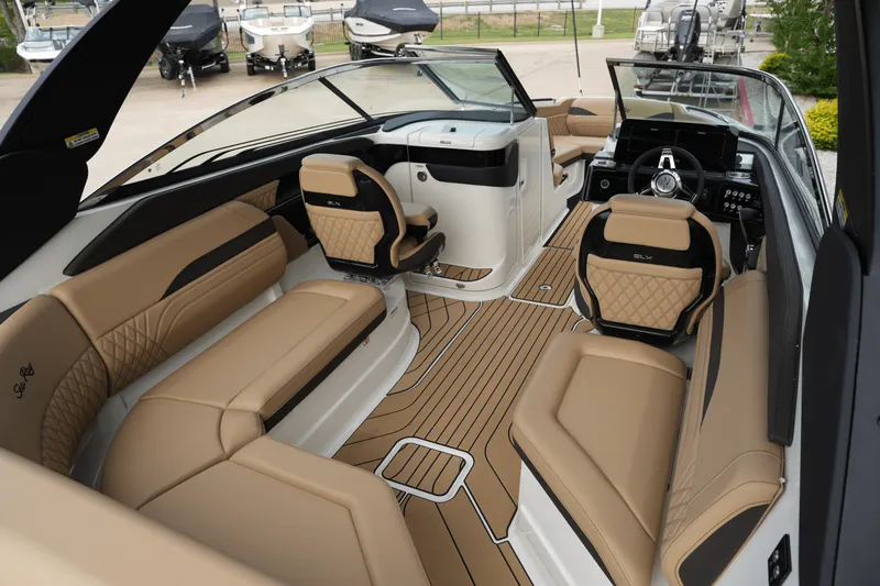 Slide: The Image of Sea Ray SLX 260 Surf 2026 - 10