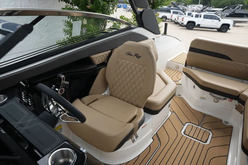 Slide: The Image of Sea Ray SLX 260 Surf 2026 - 14